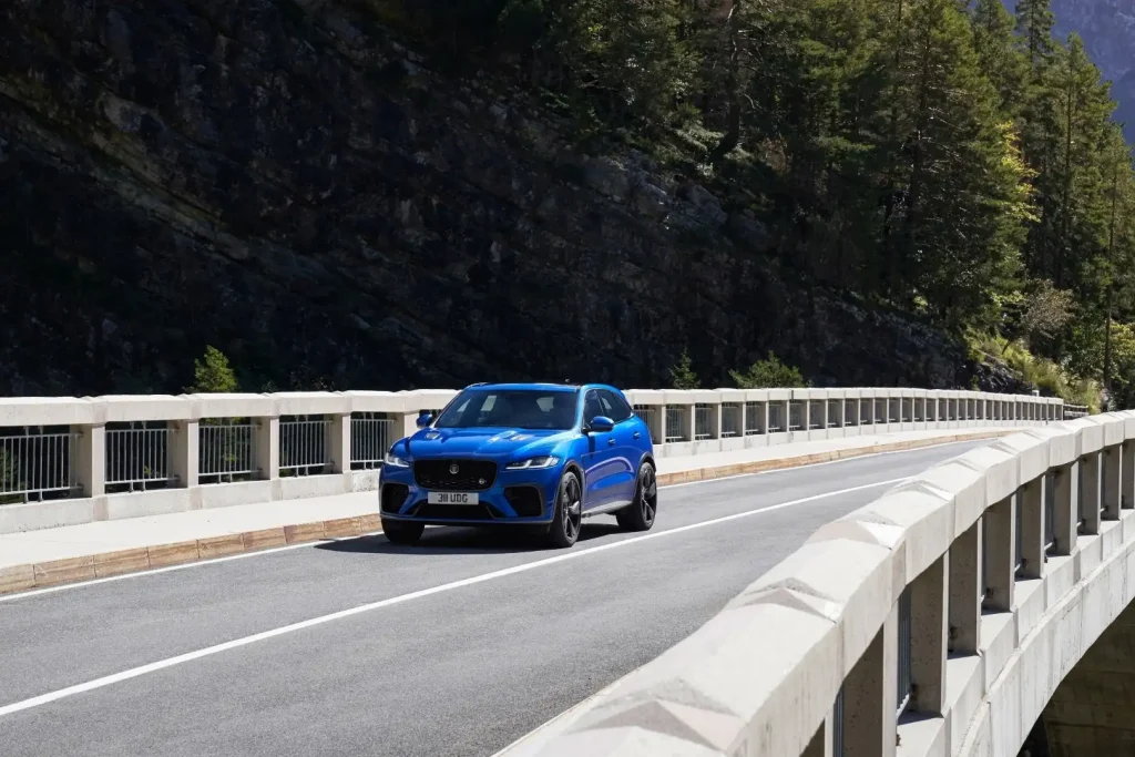 2022-Jaguar-F-Pace-SVR-19