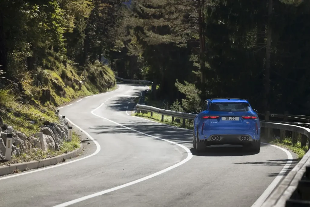 2022-Jaguar-F-Pace-SVR-31