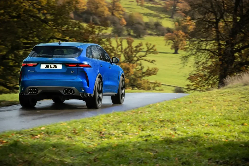 2022-Jaguar-F-Pace-SVR-32