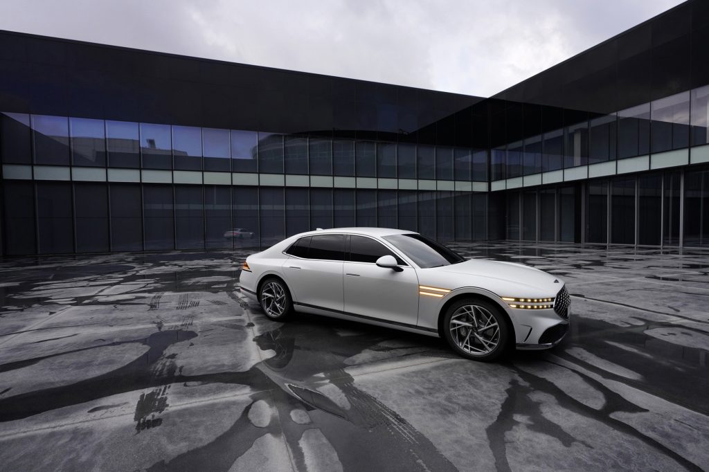 2023-Genesis-G90-5