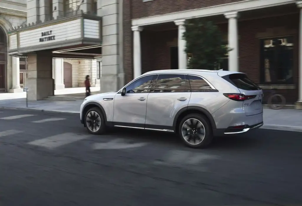 2024-Mazda-CX-90-17