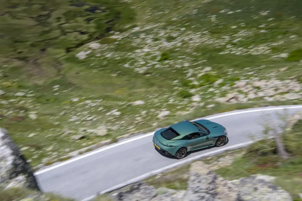 2025-Aston-Martin-DB12-12