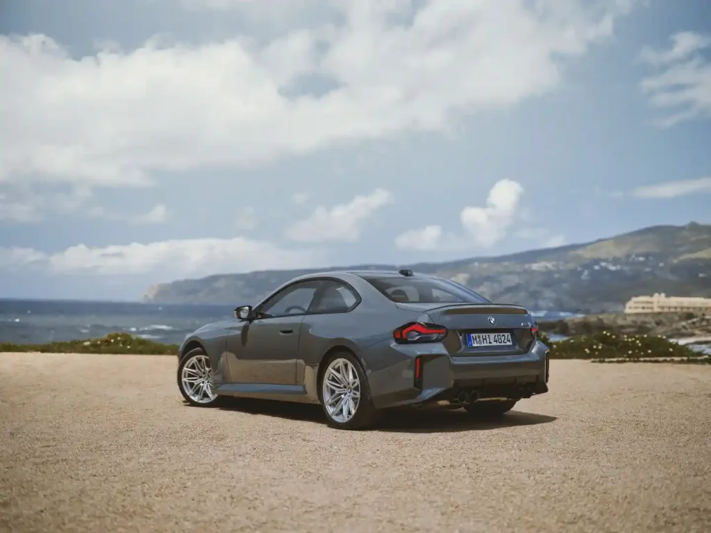 2025-BMW-M2-15