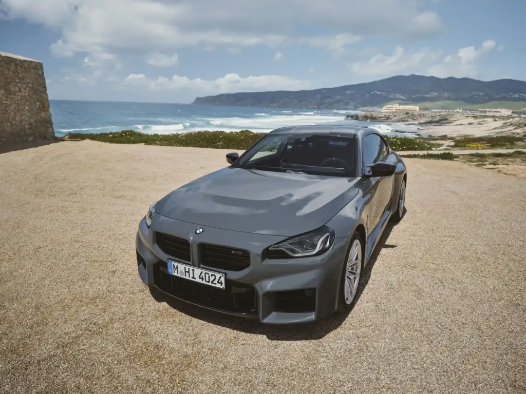 2025-BMW-M2-18