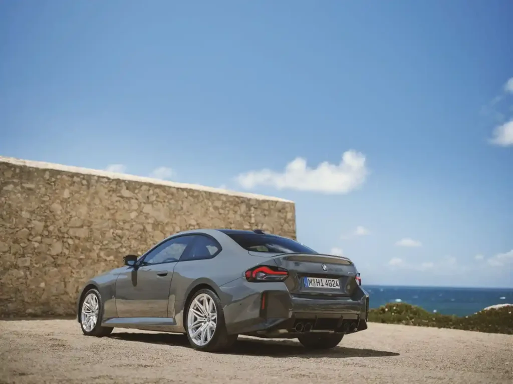 2025-BMW-M2-21