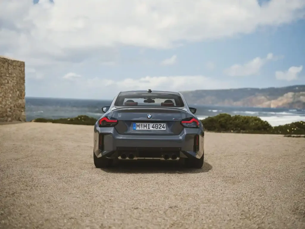 2025-BMW-M2-23