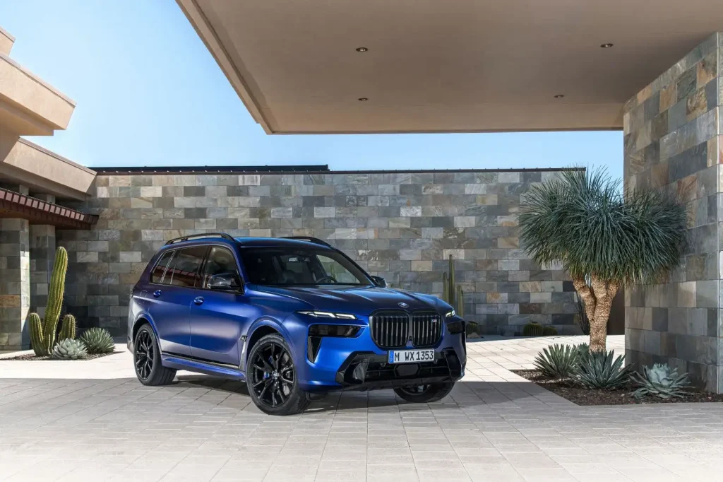 2025-BMW-X7-11