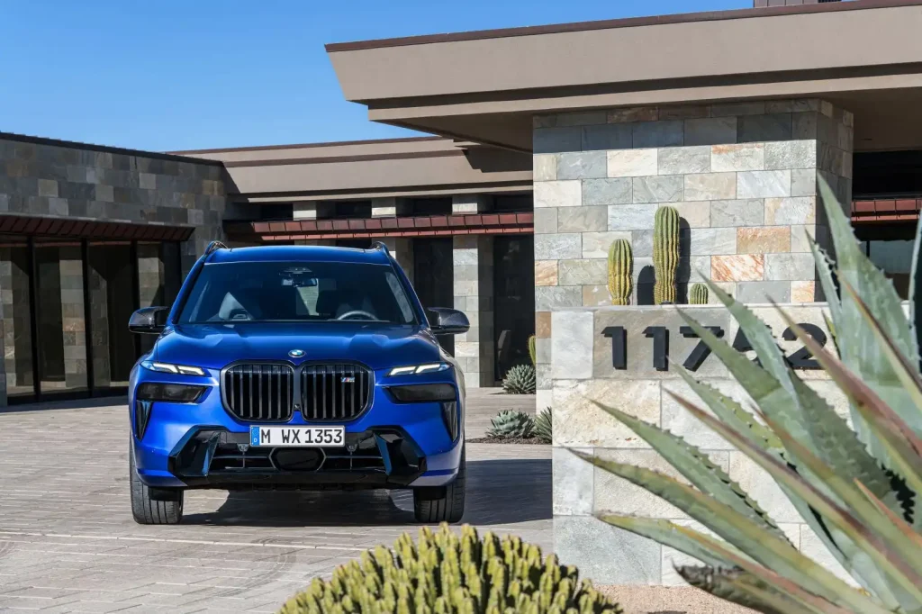2025-BMW-X7-12