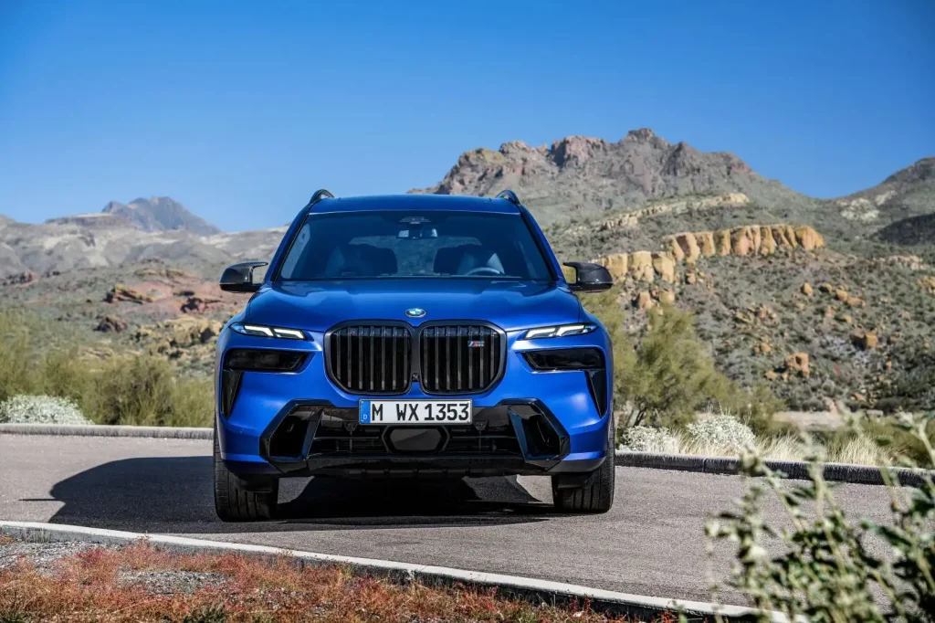 2025-BMW-X7-13
