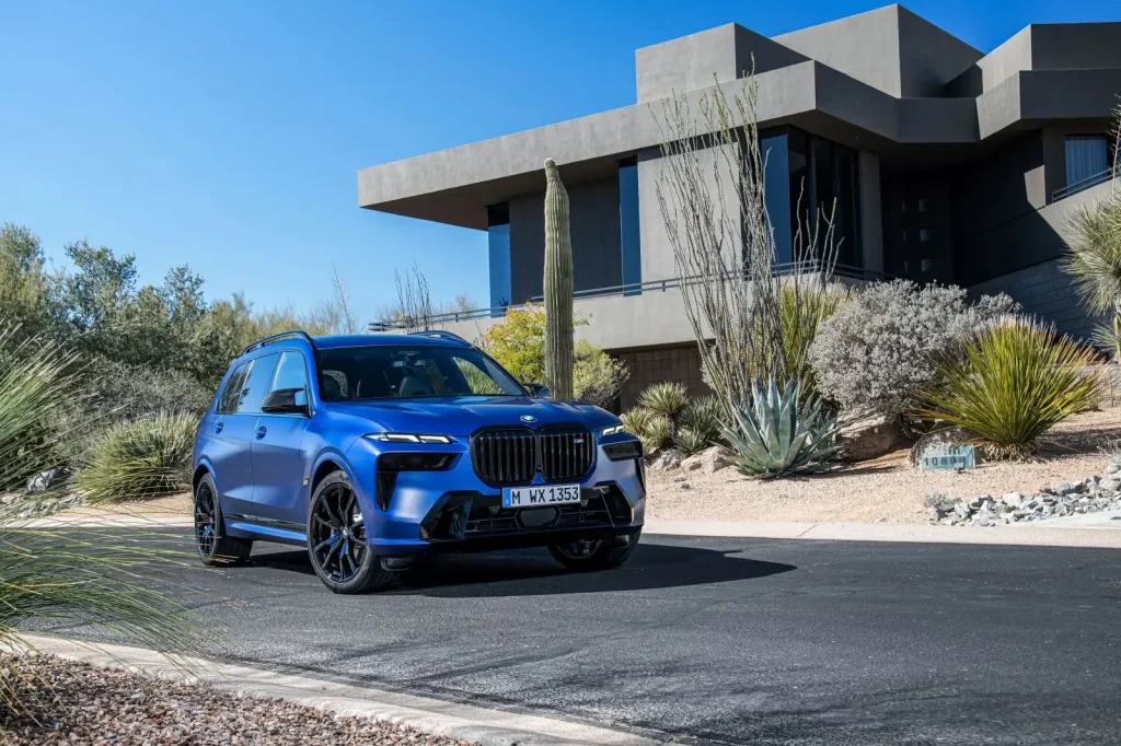 2025-BMW-X7-16