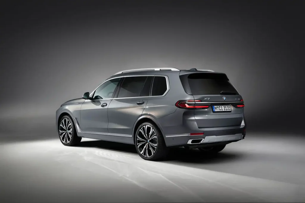 2025-BMW-X7-2