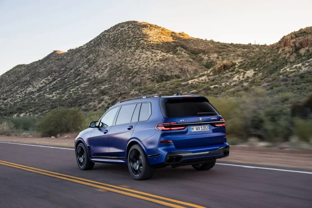 2025-BMW-X7-21