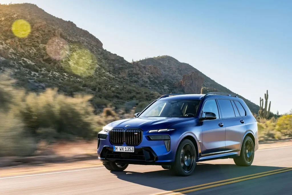 2025-BMW-X7-24