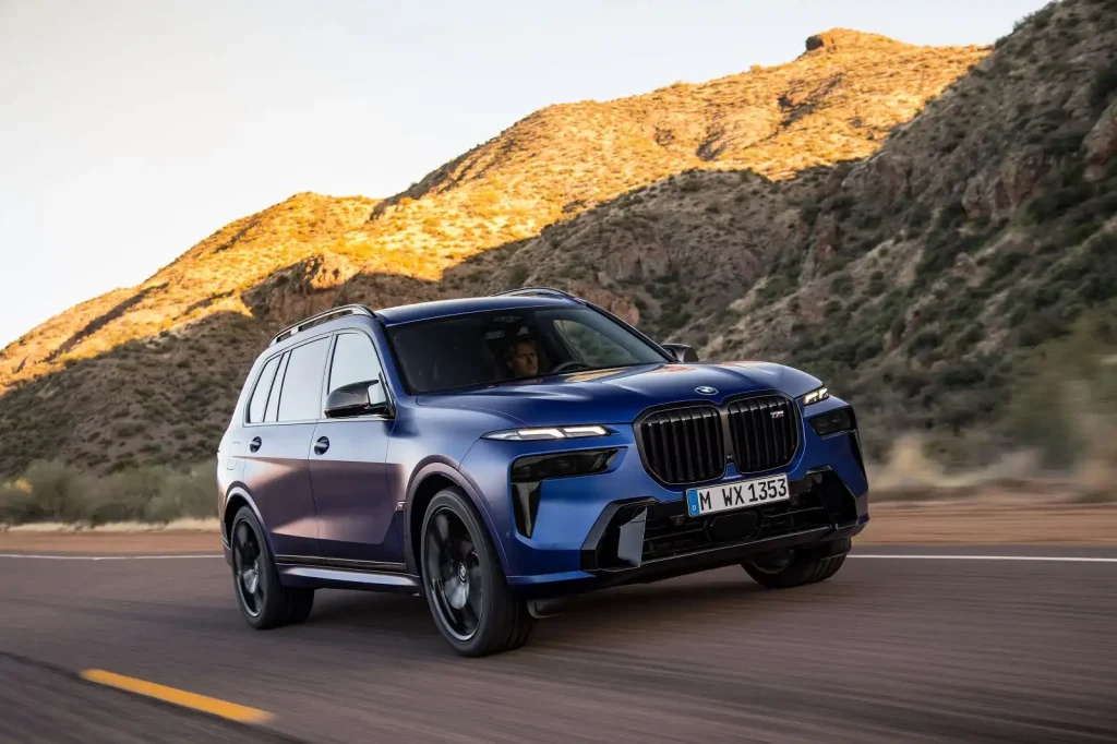 2025-BMW-X7-27