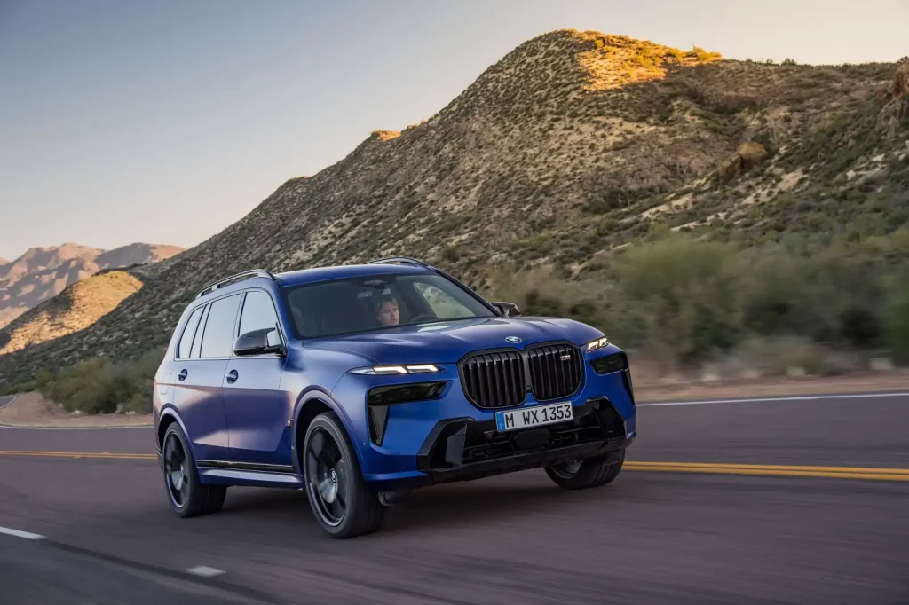 2025-BMW-X7-29