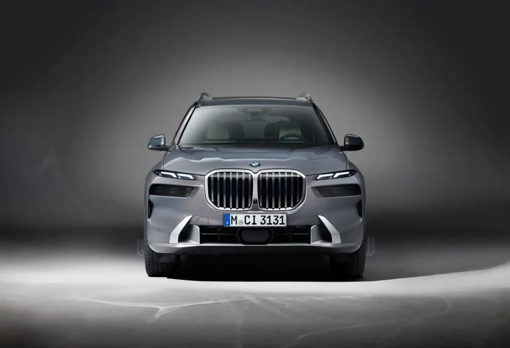 2025-BMW-X7-3