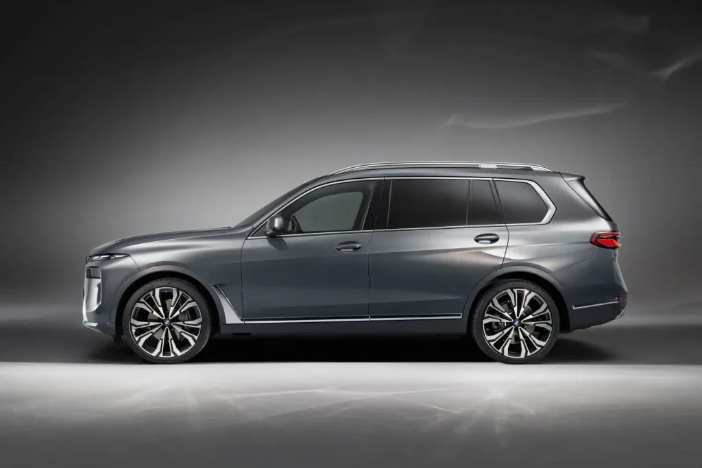 2025-BMW-X7-5