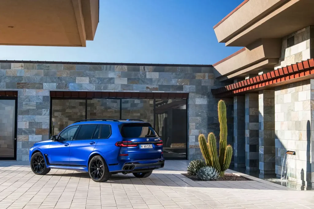 2025-BMW-X7-8