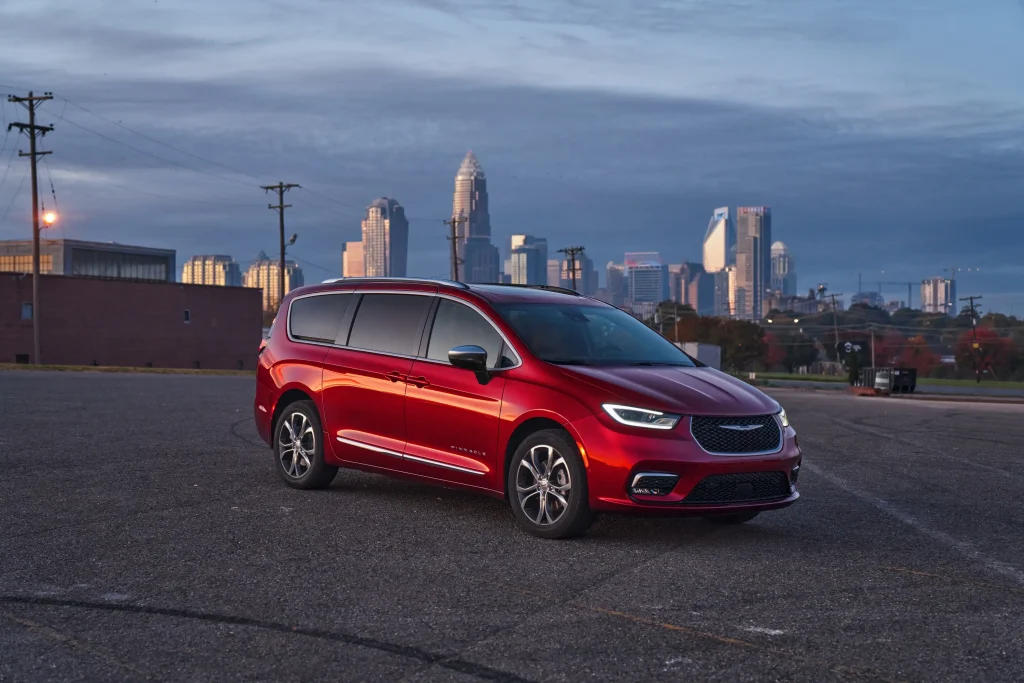 2025-Chrysler-Pacifica-10