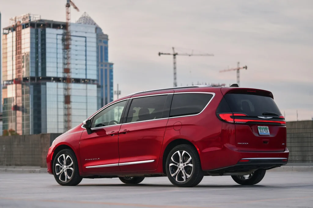2025-Chrysler-Pacifica-11