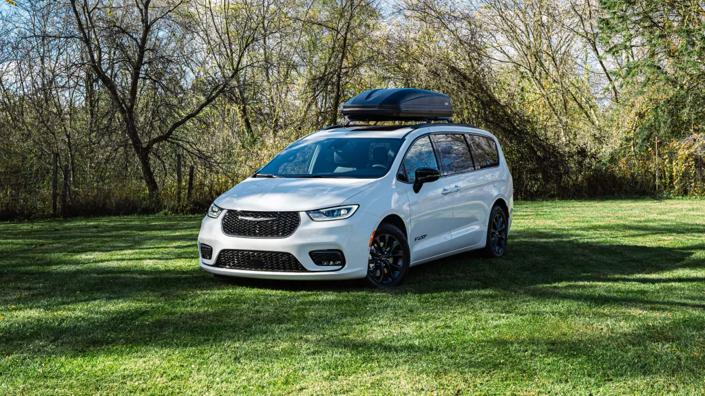 2025-Chrysler-Pacifica-17