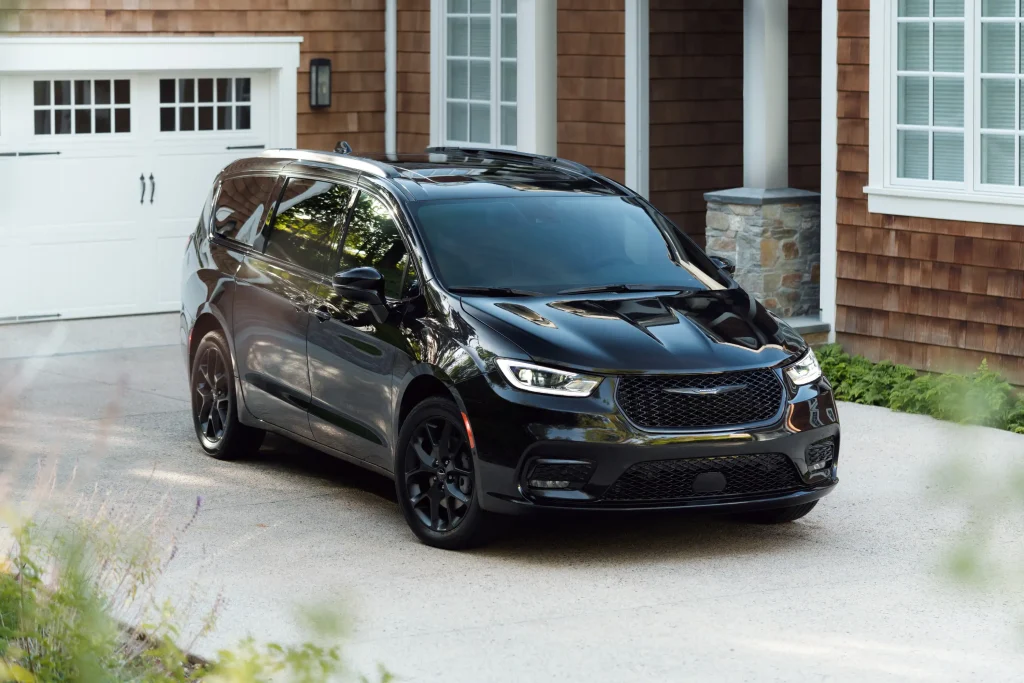 2025-Chrysler-Pacifica-2