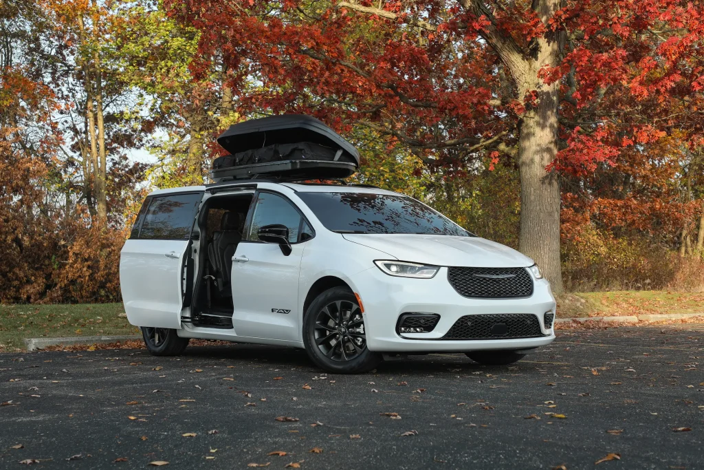2025-Chrysler-Pacifica-21