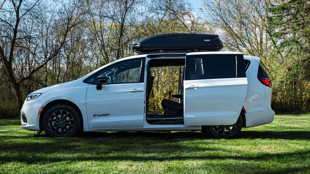 2025-Chrysler-Pacifica-22