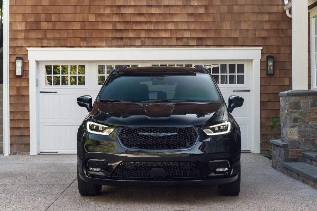 2025-Chrysler-Pacifica-3
