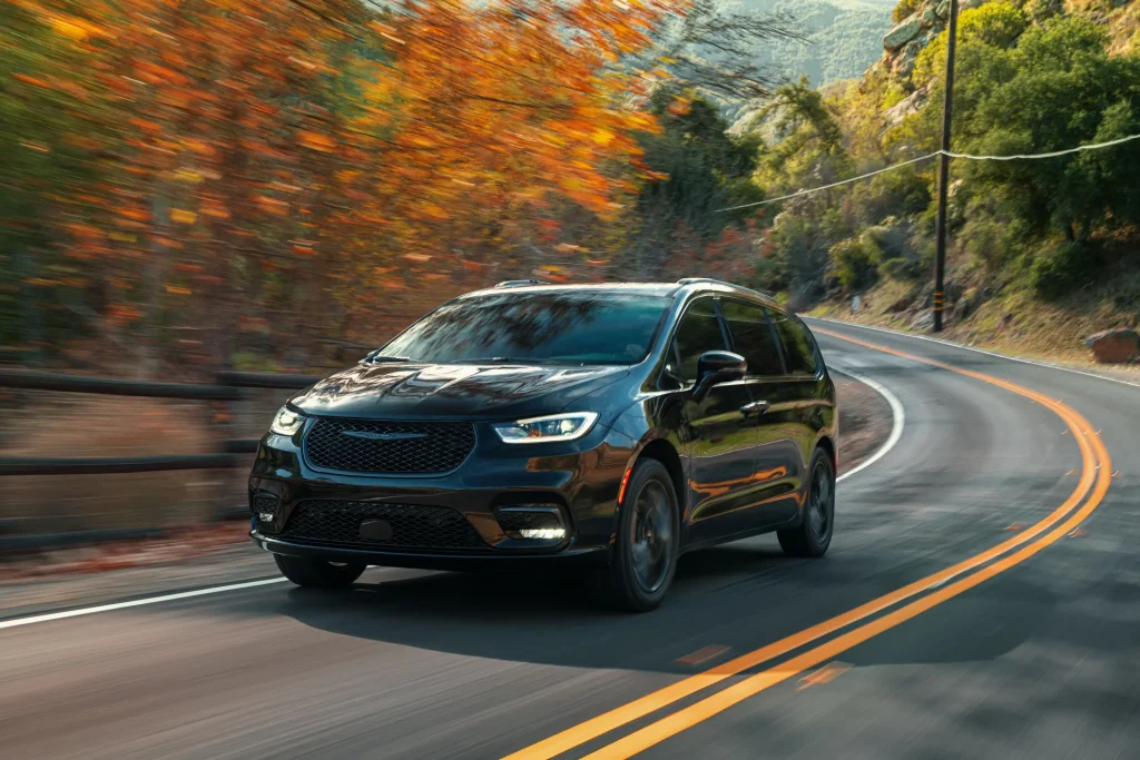 2025-Chrysler-Pacifica-6