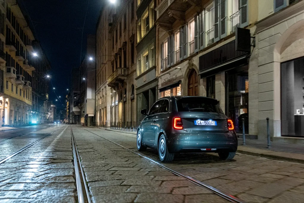 2025-Fiat-500e-11