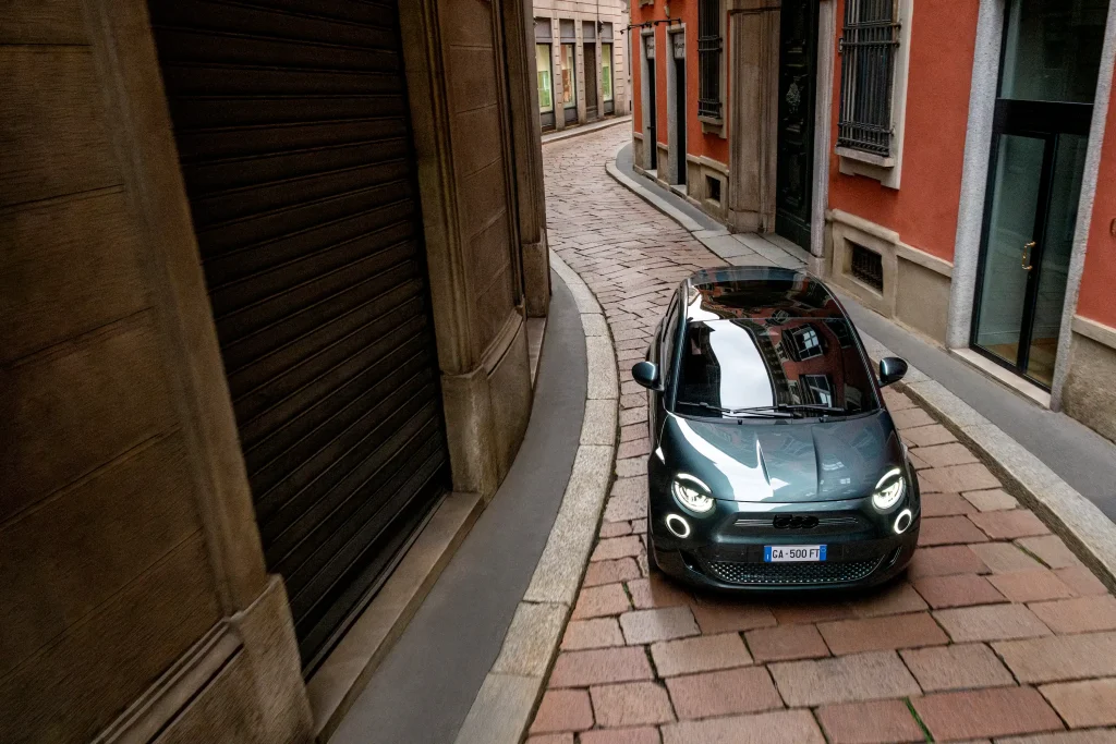 2025-Fiat-500e-13