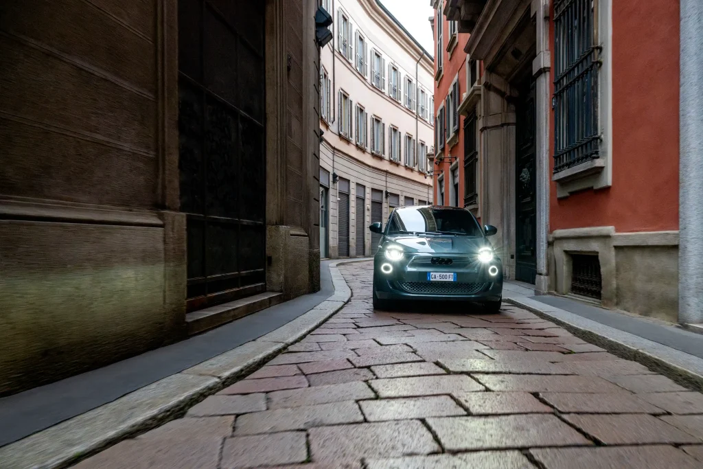 2025-Fiat-500e-14