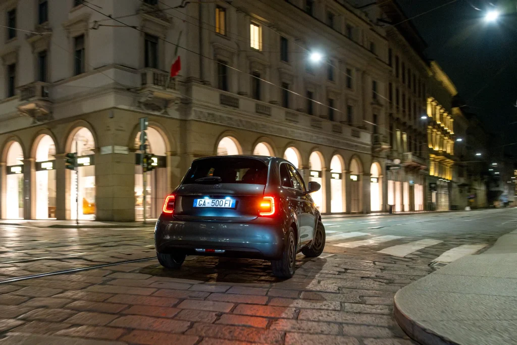 2025-Fiat-500e-16