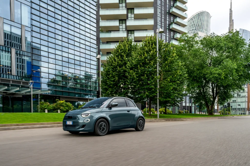 2025-Fiat-500e-17