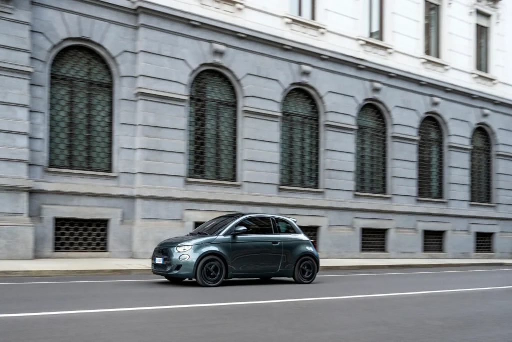 2025-Fiat-500e-19