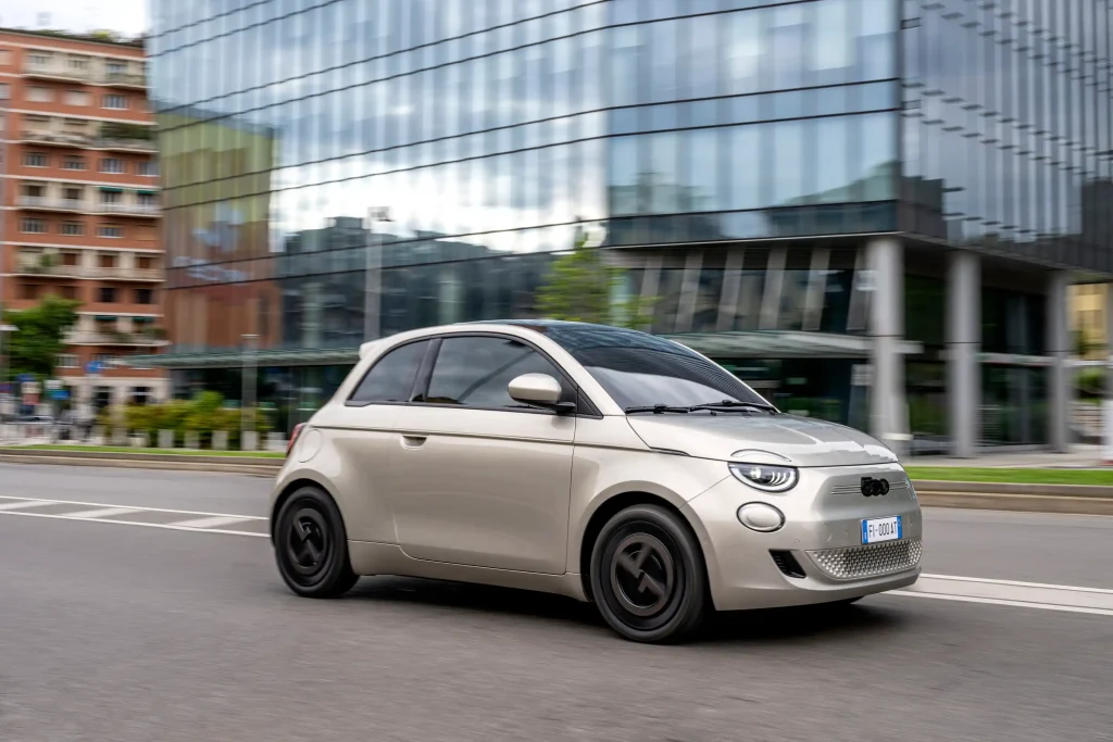 2025-Fiat-500e-20