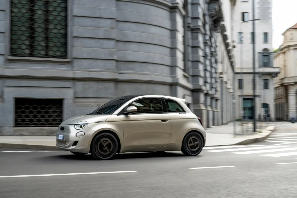 2025-Fiat-500e-22