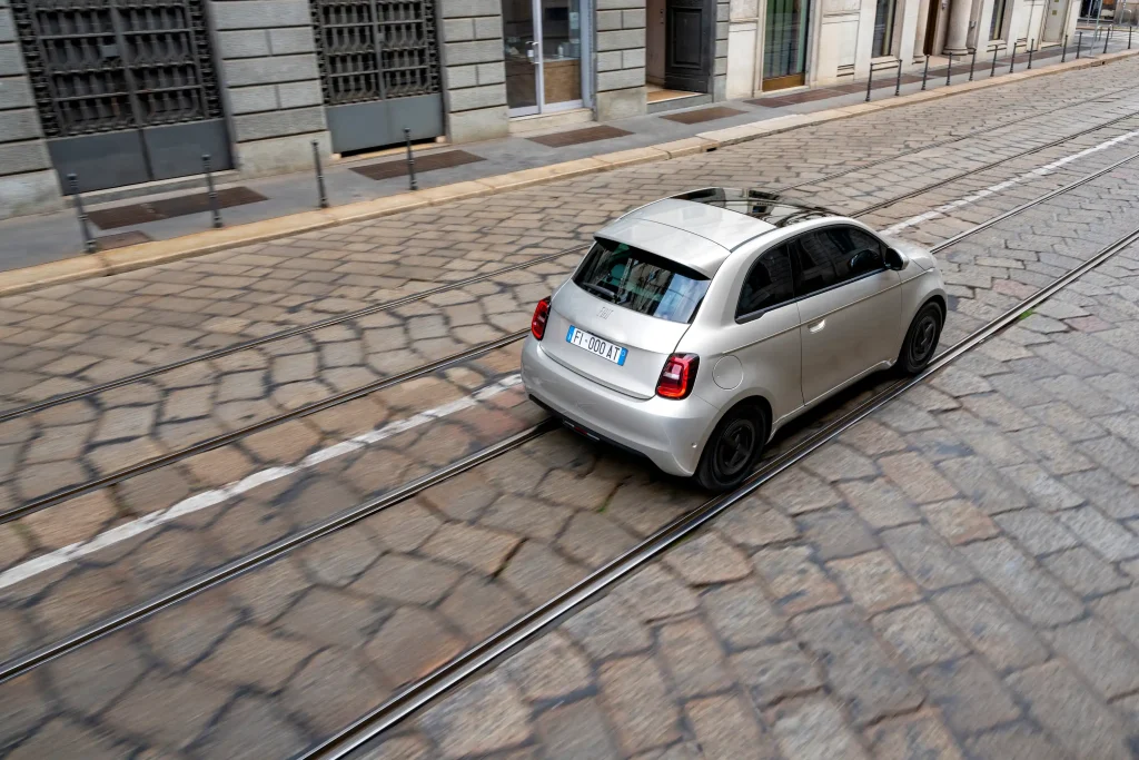 2025-Fiat-500e-25