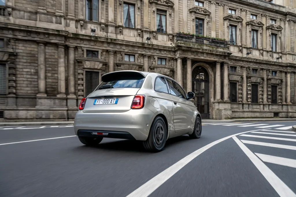 2025-Fiat-500e-26