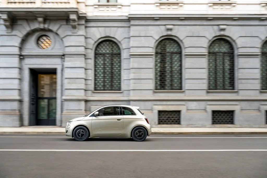 2025-Fiat-500e-27