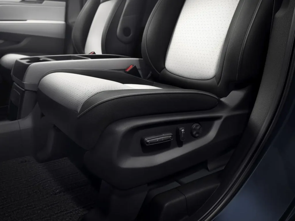 2025-Honda-Odyssey-30