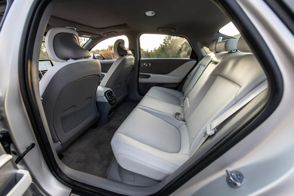 2025-Hyundai-Ioniq-6-39