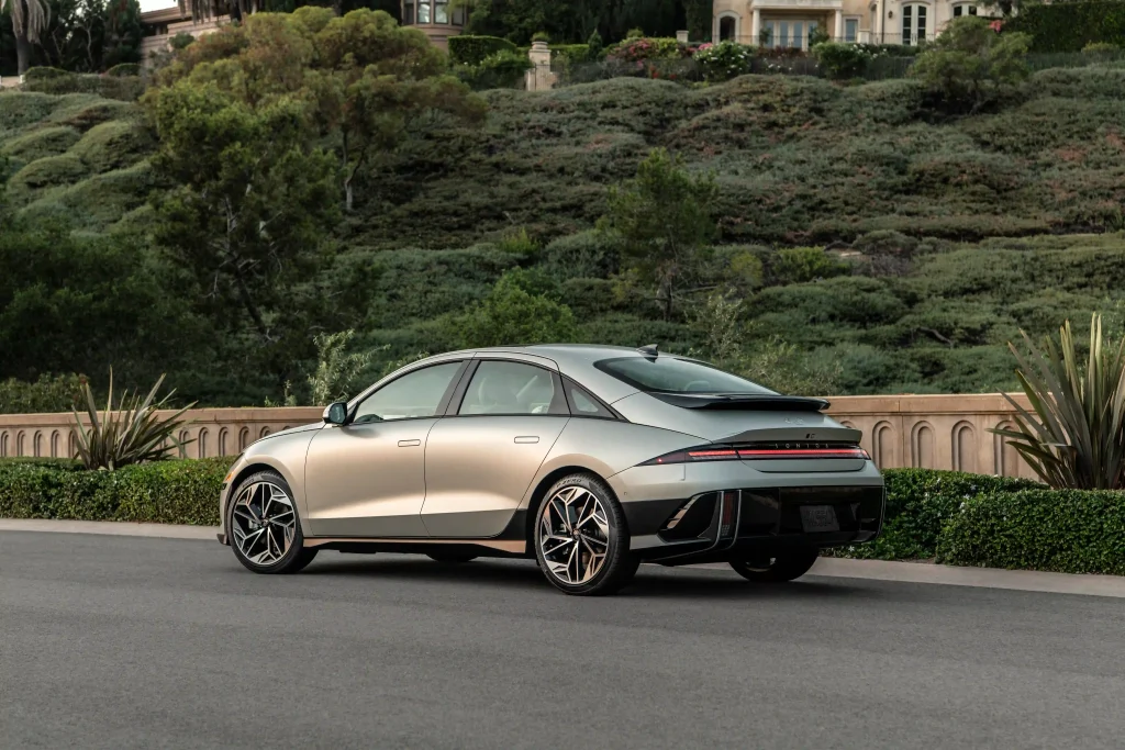 2025-Hyundai-Ioniq-6-8