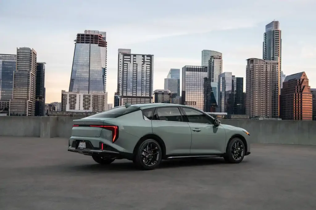 2025-Kia-K4-GT-Line-13