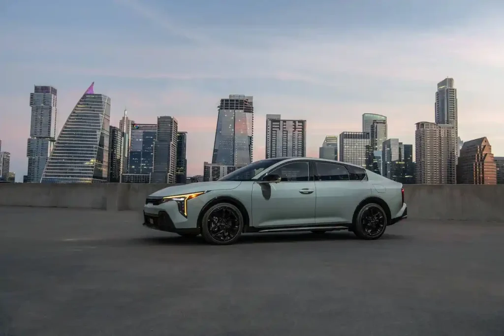 2025-Kia-K4-GT-Line-15