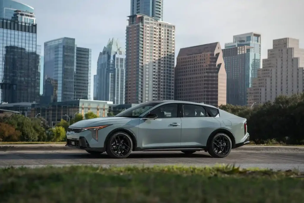 2025-Kia-K4-GT-Line-18