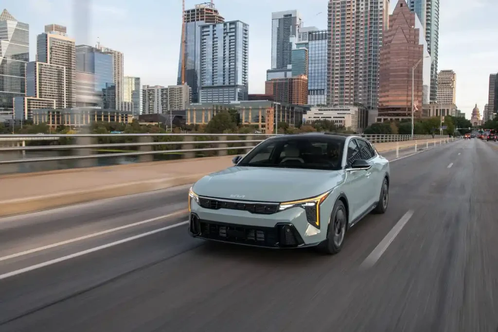 2025-Kia-K4-GT-Line-20