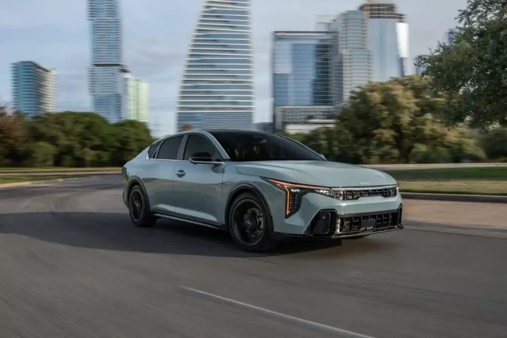 2025-Kia-K4-GT-Line-23