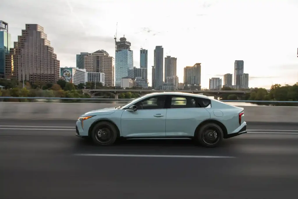 2025-Kia-K4-GT-Line-27